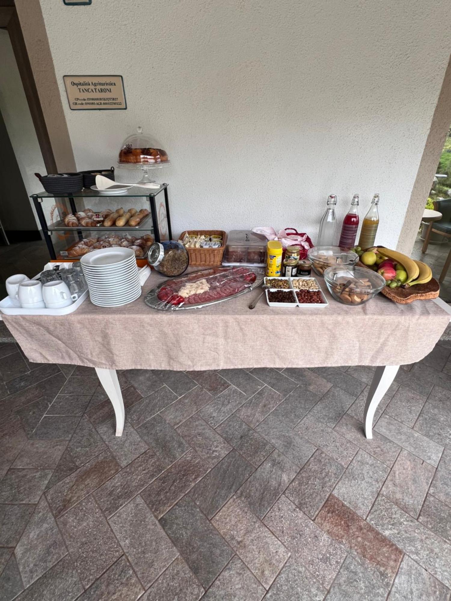 Agriturismo Bed And Breakfast Tanca Taroni Telti Eksteriør billede